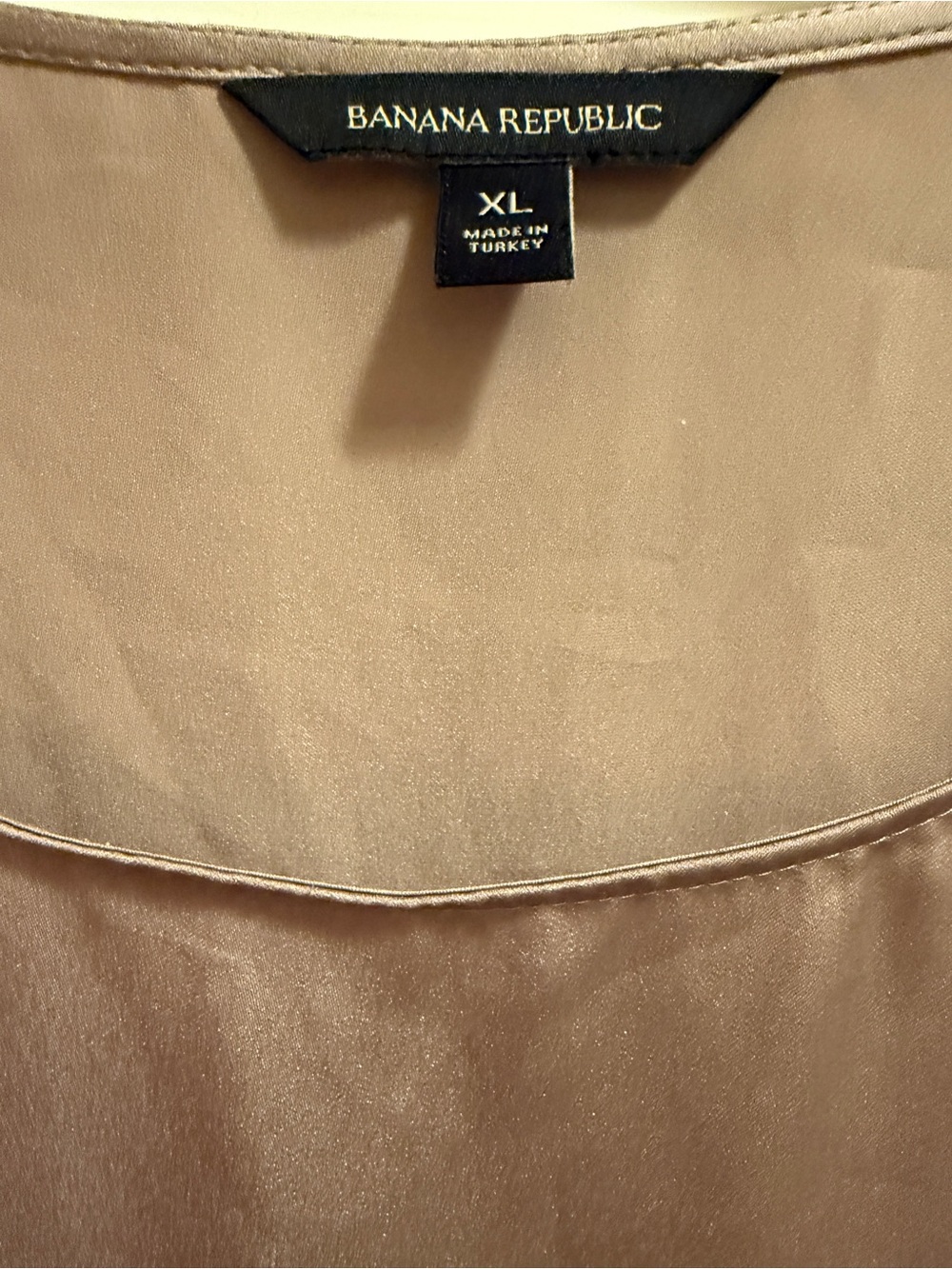 Elegant Banana Republic Satin Gold Long-Sleeve Blouse Women's Top - Picture 2 of 4
